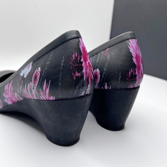 CROCS WOMEN'S LINA BLACK PURPLE FLORAL WEDGE PUMPS - 7W - Picture 9 of 11